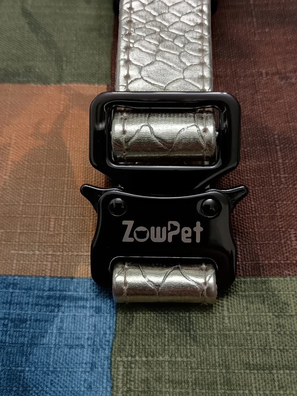 Zowpet Air Tag Dog Collar Premium Unique Design Metallic Gold * Size LARGE *